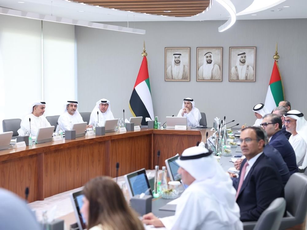 "المصرف المركزي" يبحث مع البنوك آليات تعزيز تنافسية القطاع المالي