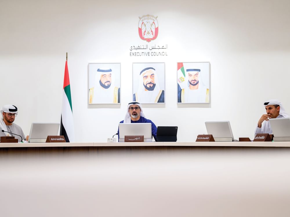 خالد بن محمد بن زايد  يعتمد استراتيجية قطاع السياحة في الإمارة ويوجه بتعزيز الشراكات لتنفيذ مشاريع البنية التحتية