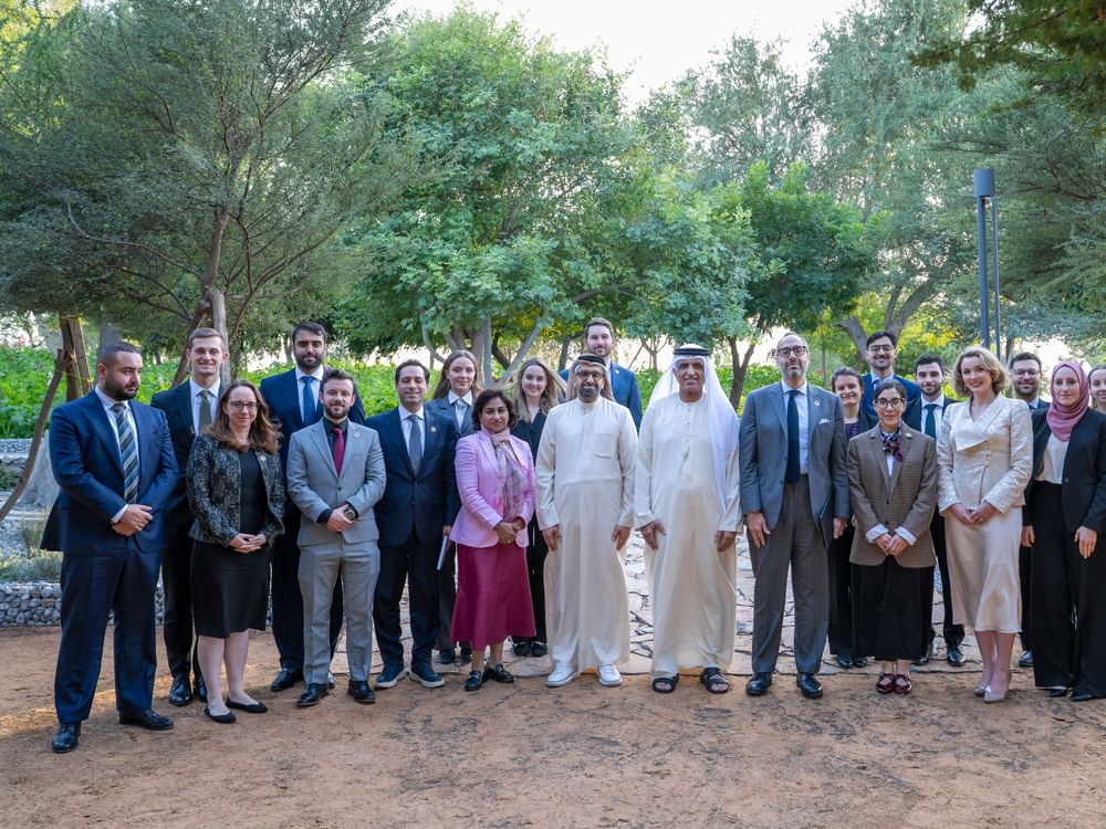 Saud bin Saqr receives delegation from Harvard Kennedy School