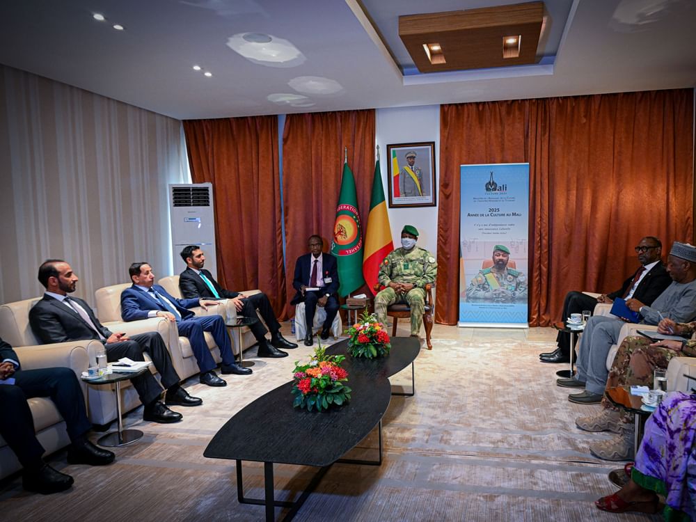 رئيس المرحلة الانتقالية في مالي يلتقي شخبوط بن نهيان آل نهيان