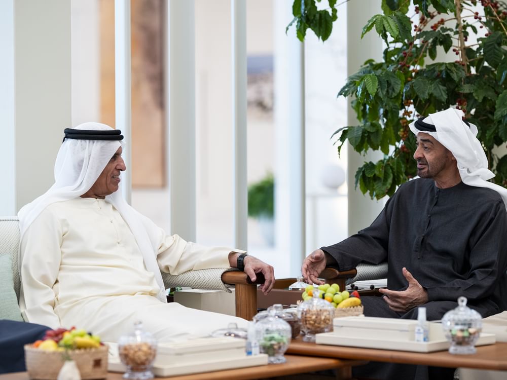 El presidente de Emiratos recibe al gobernante de Ras al Jaima y a su príncipe heredero