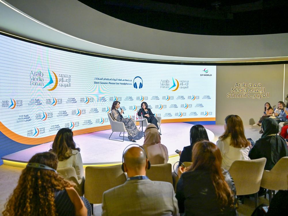 قمة الإعلام العربي 2025.. جلسة "من عالم الفن إلى عالم الإعلام"