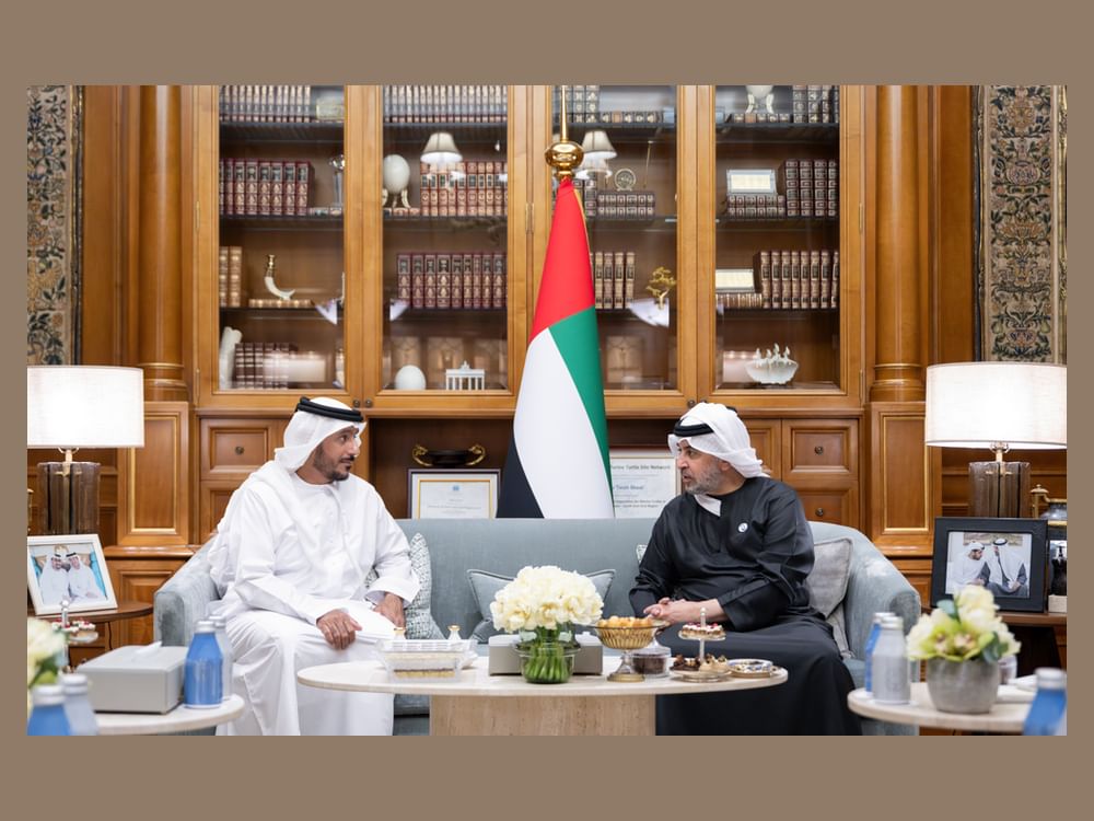 حمدان بن زايد يستقبل رئيس مجلس إدارة الهلال الأحمر ويطلع على جهود الهيئة ومبادراتها الإنسانية