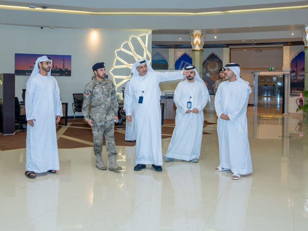 رئيس فريق إدارة الطوارئ والأزمات في أبوظبي يطلع مستوى الجاهزية في التعامل مع مستجدات الأوضاع