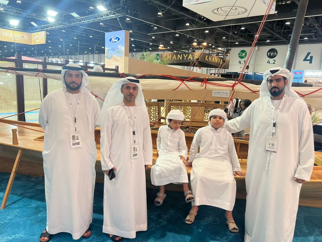 "نوخذة أبوظبي" يجذب أنظار زوار معرض الصيد والفروسية