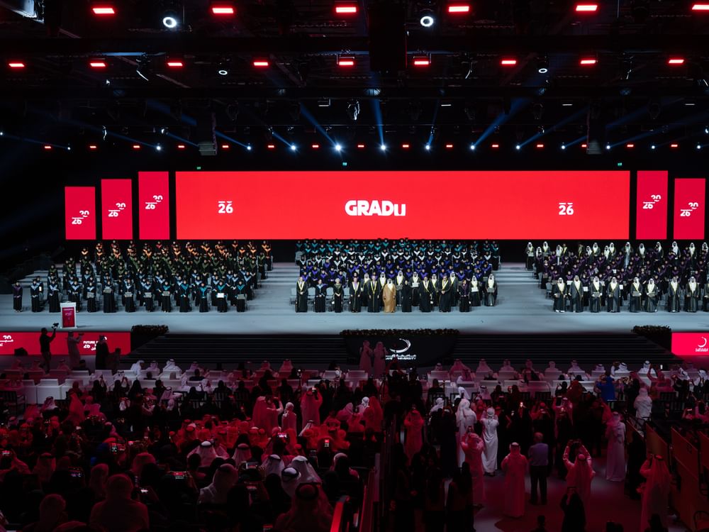 سيف بن زايد يشهد حفل تخريج دفعة "صناع المستقبل" 2026 من جامعة زايد