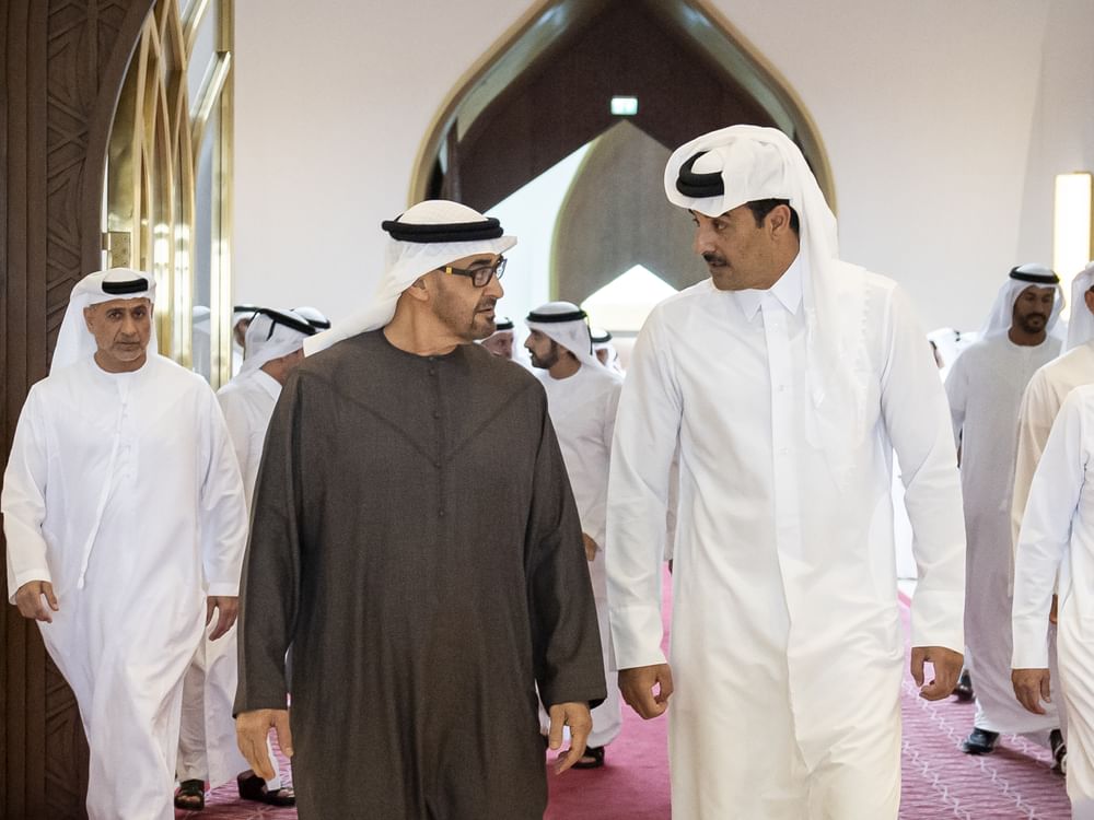 Presidente dos Emirados chega a Doha e é recebido pelo emir do Qatar