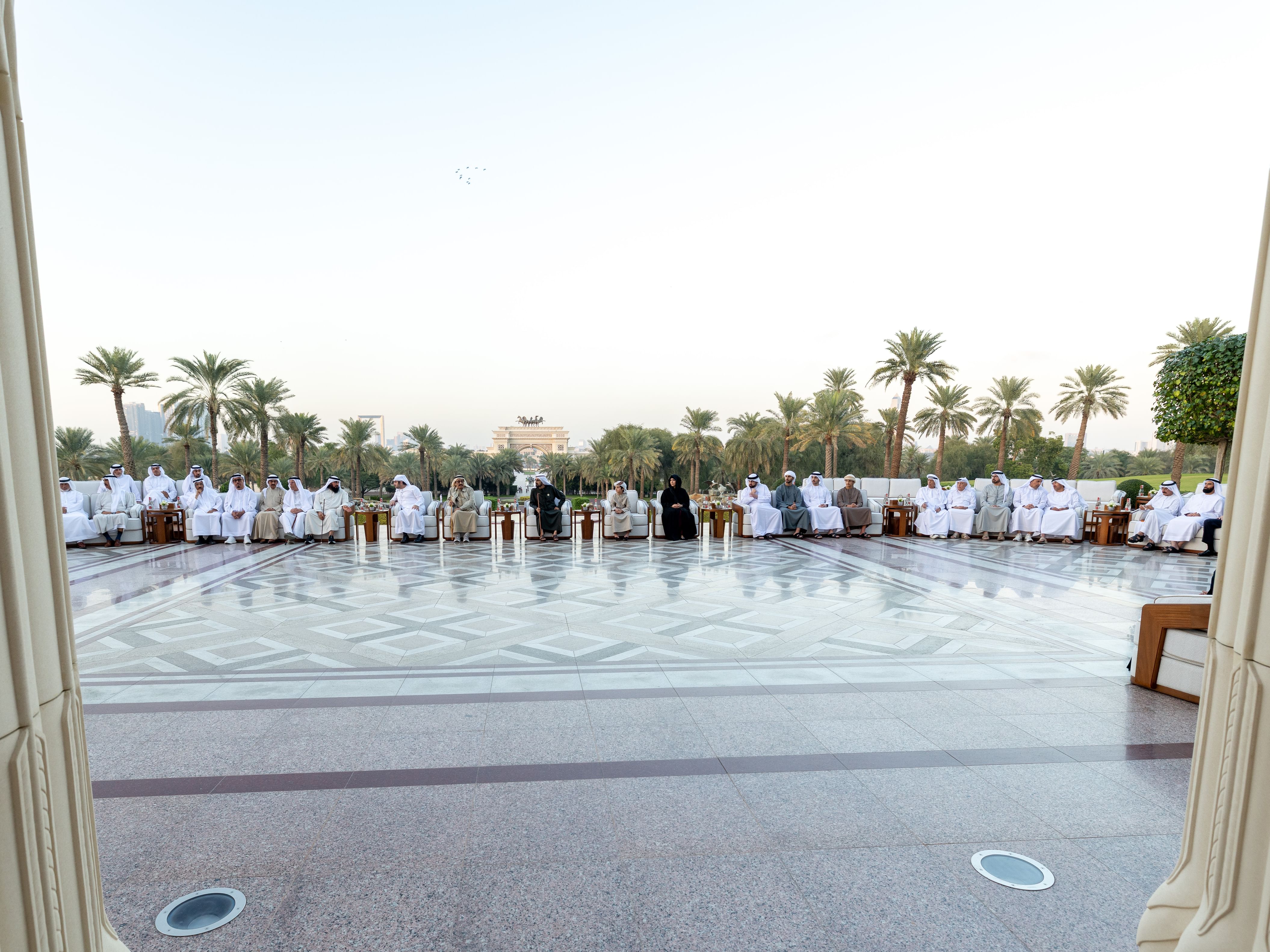Mohammed bin Rashid meets with business leaders, dignitaries, senior officials at Zabeel Palace