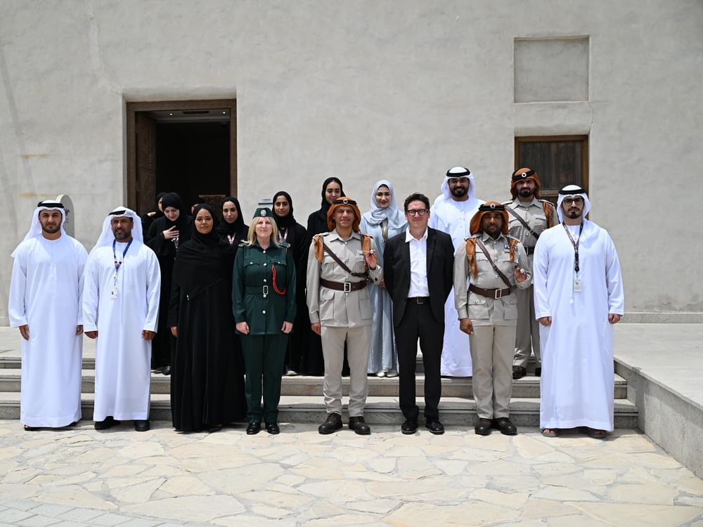 شرطة أبوظبي تطلع وفد متحف زايد الوطني على متحف المقطع