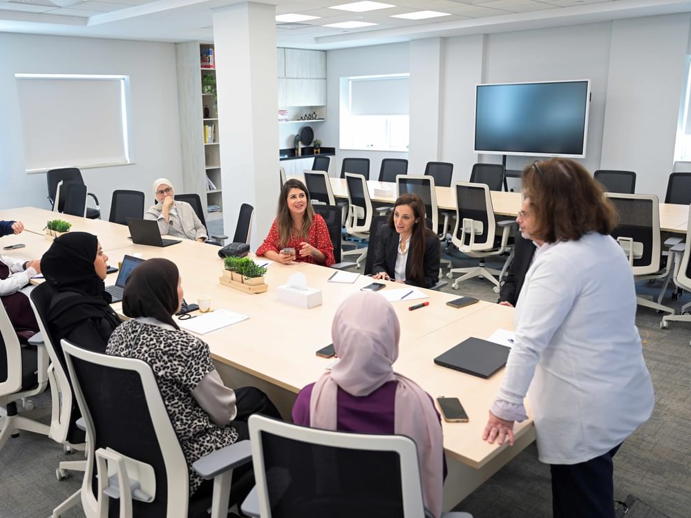 جامعة الشارقة و "إيلي ليلي" العالمية تعززان التعاون في الصحة العامة والبحث العلمي