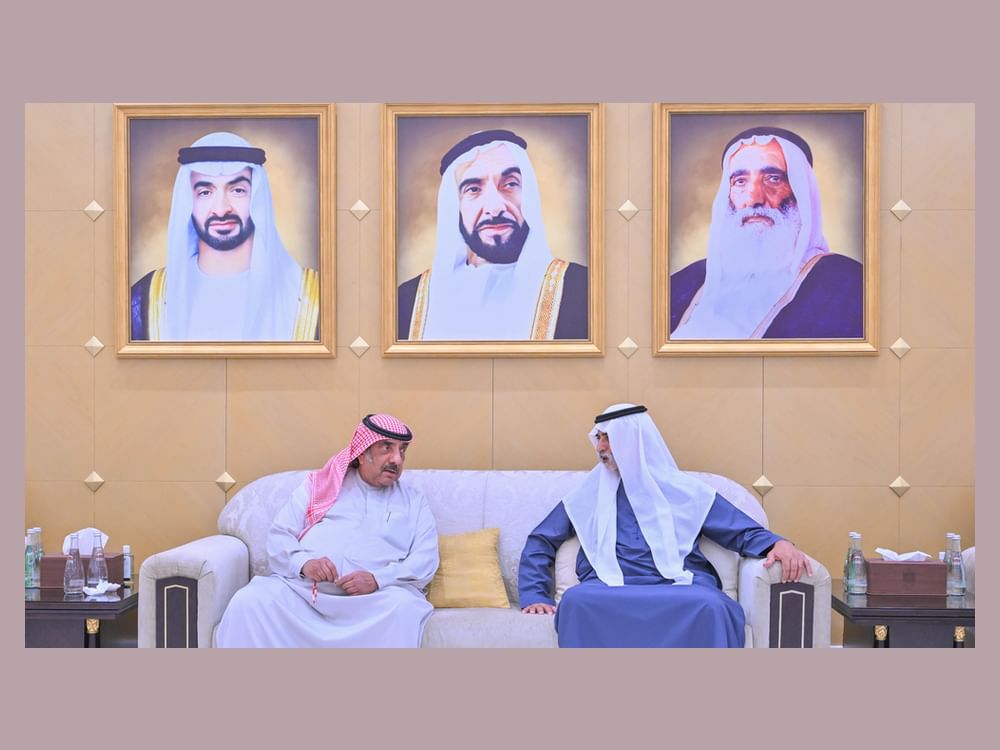 نهيان بن مبارك يقدّم واجب العزاء بوفاة الشيخة عائشة محمد خلف