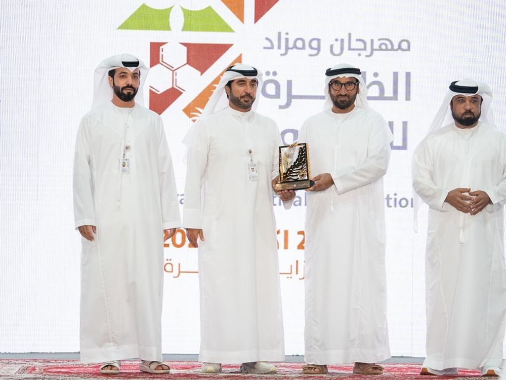 مهرجان ومزاد الظفرة للتمور يكرم شركاء النجاح
