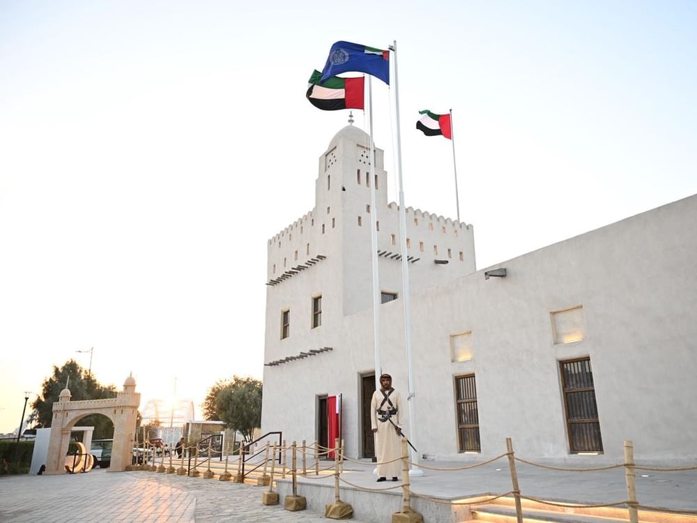 شرطة أبوظبي تُحيي إرث "مدفع الإفطار" في متحف المقطع خلال شهر رمضان