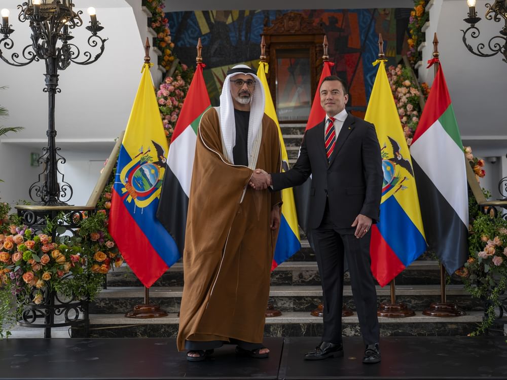 جرت لسموّه مراسم استقبال رسمية في القصر الرئاسي..  ولي عهد أبوظبي ورئيس الإكوادور يبحثان تعزيز التعاون الثنائي تزامناً مع الإعلان عن اتفاقية الشراكة الاقتصادية الشاملة بين البلدين