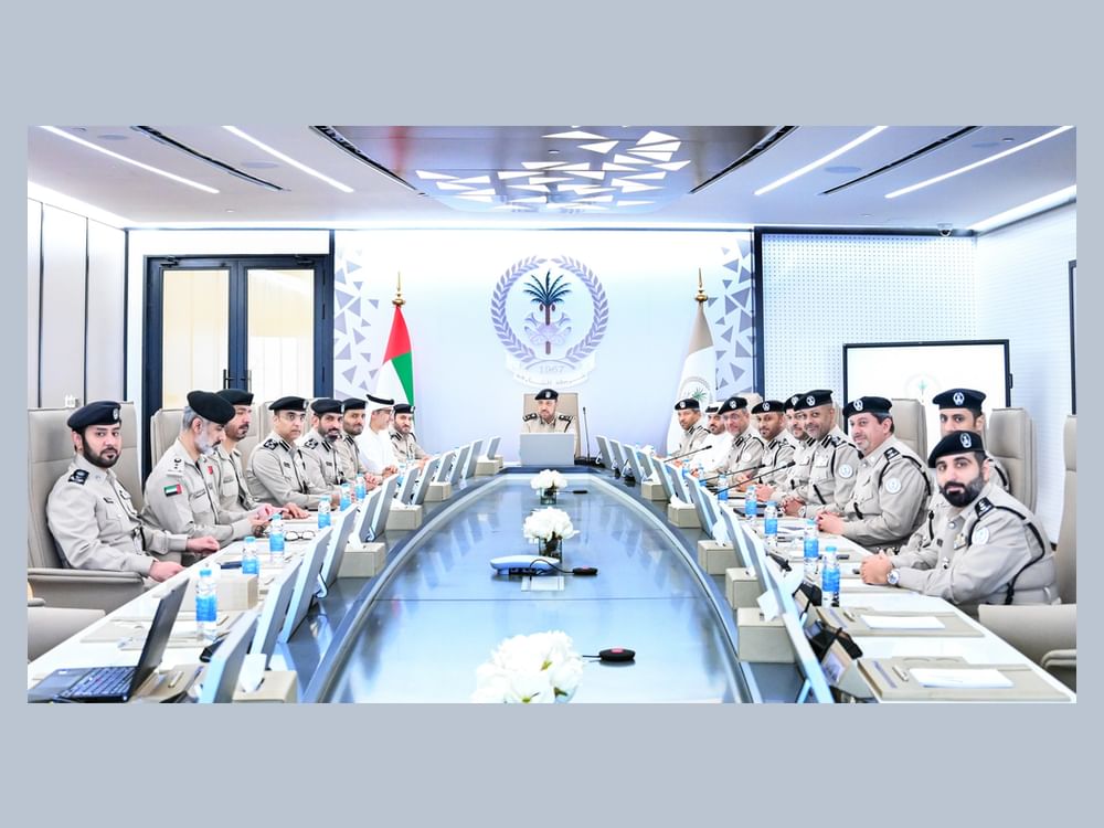 مجلس القيادة العليا لشرطة الشارقة يعقد اجتماعه الأول للعام 2026