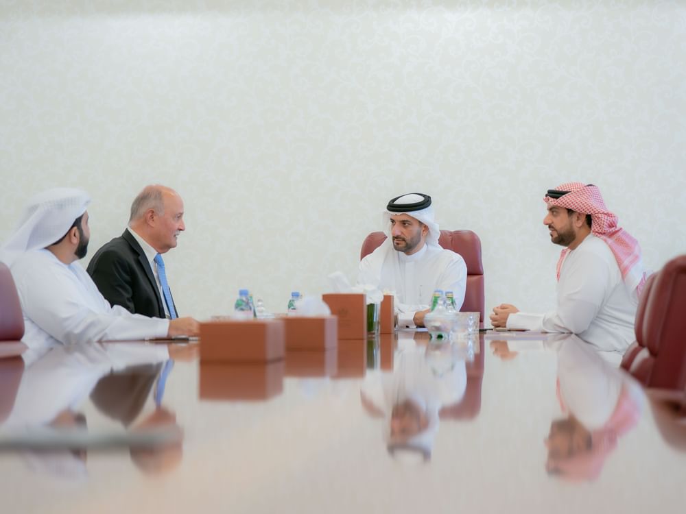 Sultan bin Ahmed visits Petroleum Department
