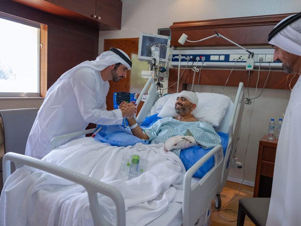 Hamdan bin Mohammed visits flydubai pilot and praises his courage