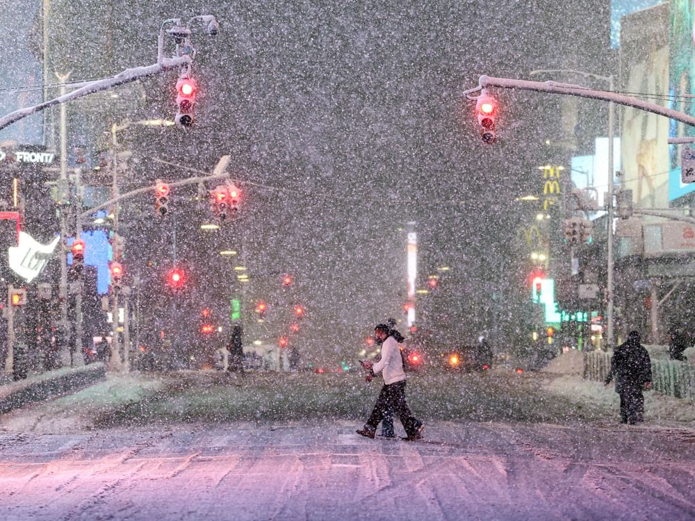 暴风雪袭击美国东北部 纽约全面关闭公共交通