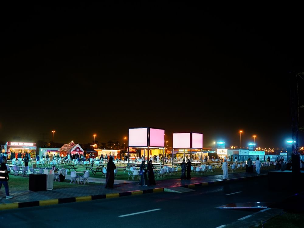 "قرية الأضواء" تقدم تجارب ترفيهية وفنية مميزة لزوار مهرجان الشارقة