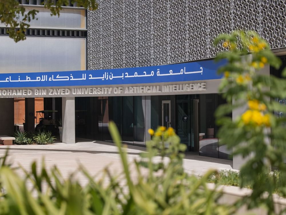 جامعة محمد بن زايد للذكاء الاصطناعي تشارك في مؤتمر