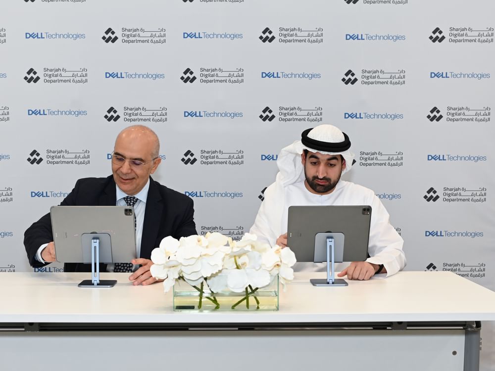 الشارقة الرقمية و"دل تكنولوجيز" تعززان  تبني الذكاء الاصطناعي في العمل الحكومي