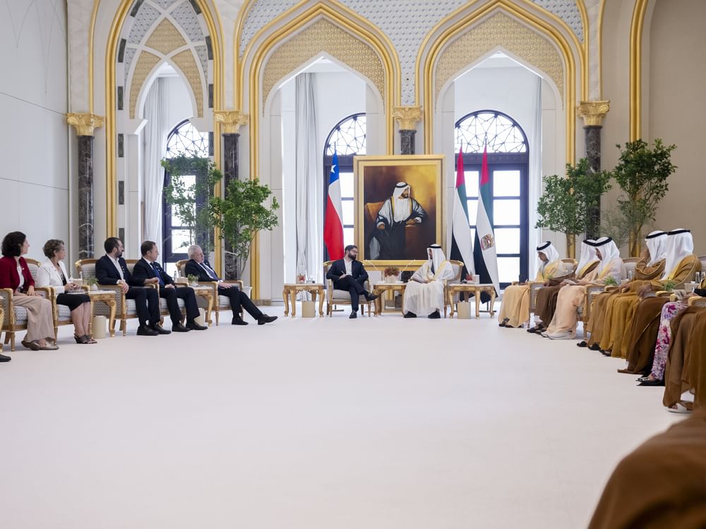 رئيس الدولة والرئيس التشيلي يبحثان تعزيز العلاقات الثنائية بين البلدين