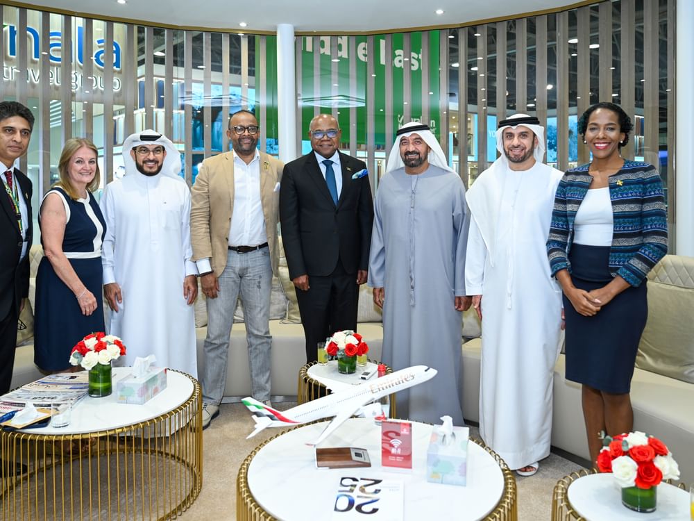 Emirates recebe delegação de Turismo da Jamaica durante feira em Dubai