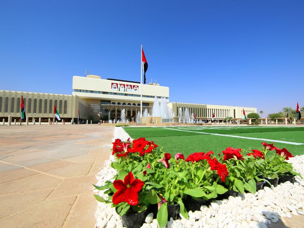 بلدية مدينة العين تنجز أكثر من 252 ألف معاملة رقمية خلال 2025