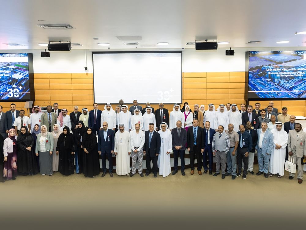 جامعة الإمارات تكرّم أصحاب الخدمة المميزة تقديراً لعطائهم