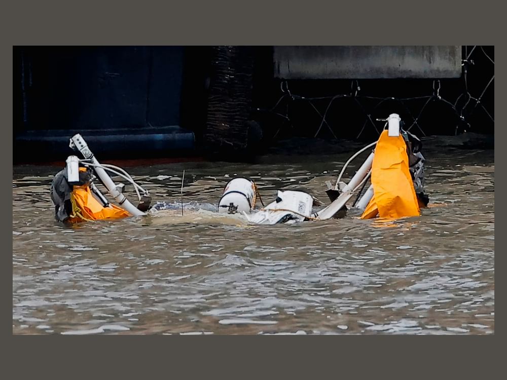 Six dead after helicopter crashes into Hudson River in New York