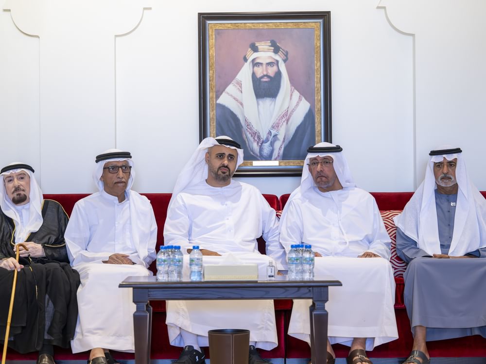  نهيان بن مبارك وذياب بن محمد بن زايد يقدمان واجب العزاء في وفاة محمد أحمد الحميري