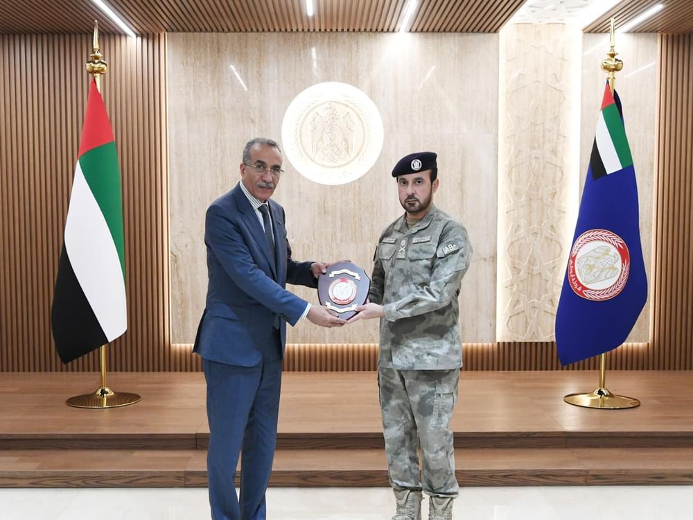 قائد عام شرطة أبوظبي يلتقي وفدا أمنيا موريتانيا