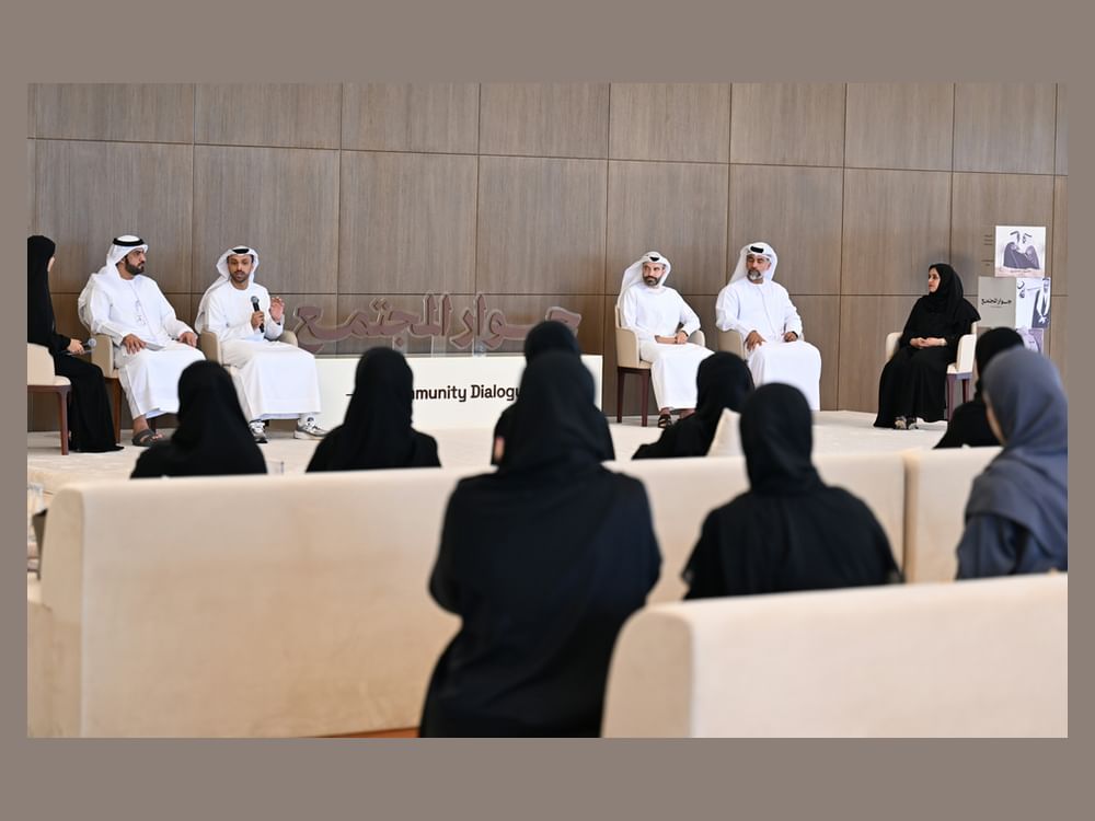 جلسة حوارية بالعين تستعرض مبادرات إستراتيجية لتمكين المجتمعات البعيدة