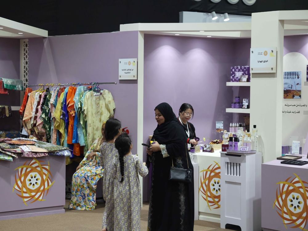 "العين للرطب" يمزج بين عراقة السوق التراثي والأنشطة الرقمية التثقيفية للأطفال