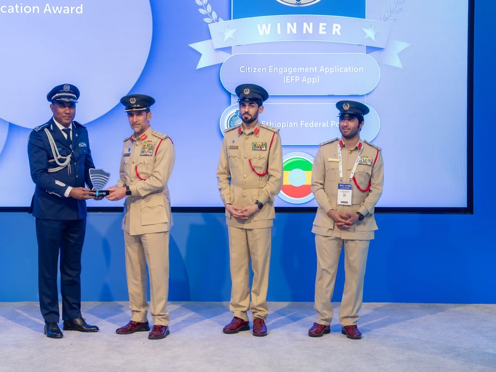 قائد شرطة دبي يكرم الفائزين بجوائز القمة الشرطية العالمية 2025