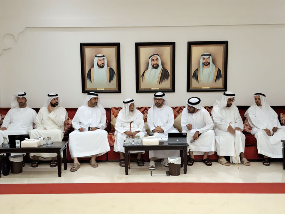 العين/جلسات توعوية لمربي الإبل حول ضوابط موسم الرعي الجديد