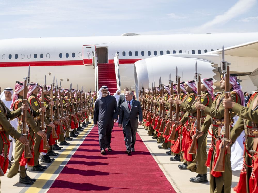 Received by King of Jordan, Crown Prince of Abu Dhabi arrives in Aqaba on working visit