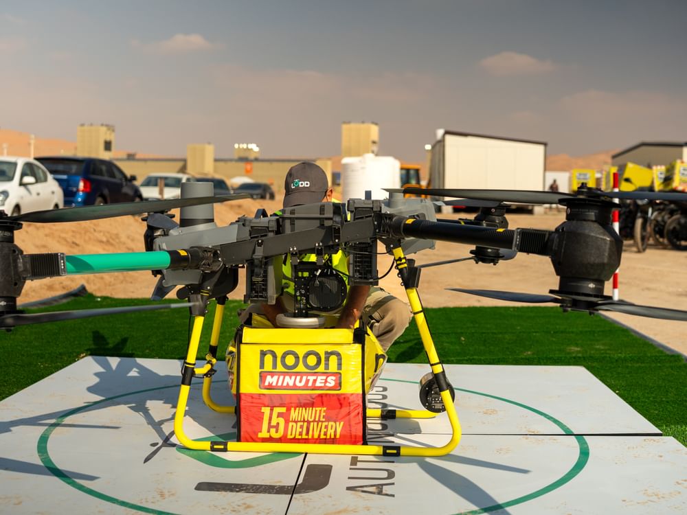 Lodd Autonomous и Noon впервые провели доставку с использованием дрона в Ливе