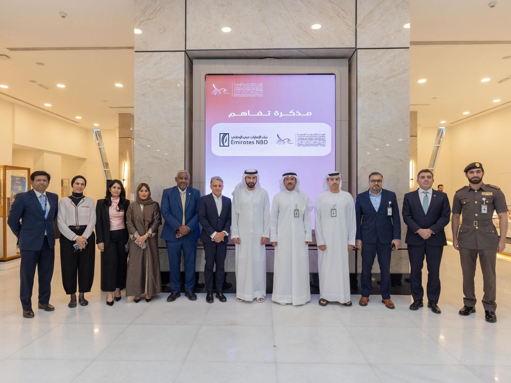 Diretoria de Identidade e Assuntos de Estrangeiros de Dubai firma acordo com o Emirates NBD