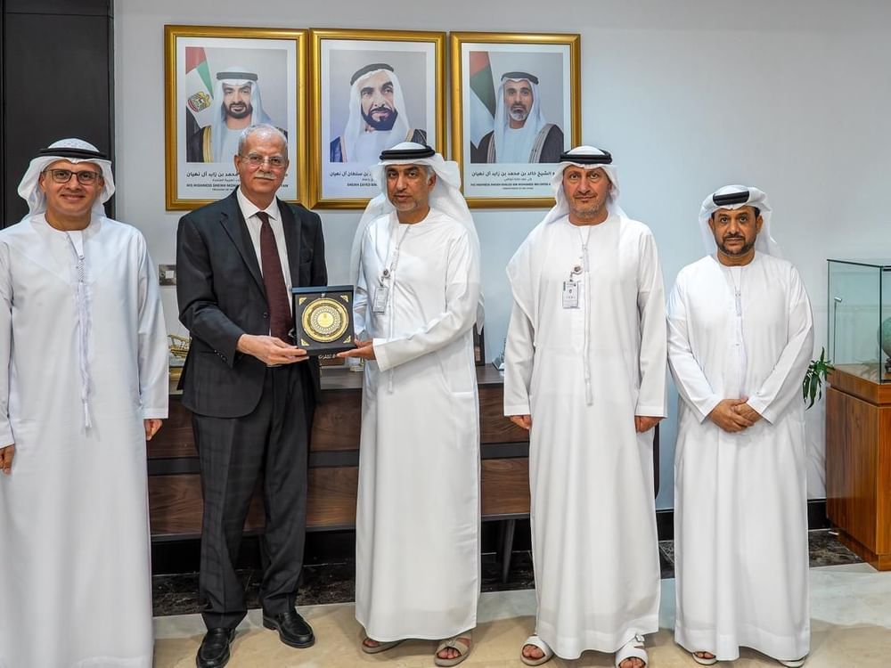 جامعة العين وبلدية مدينة العين تعززان المبادرات المجتمعية المشتركة