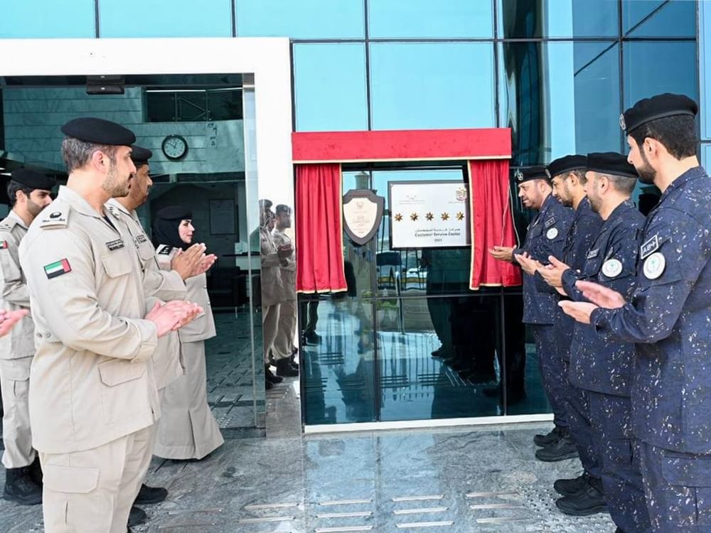 شرطة الشارقة تحتفي بإنجازات مراكز خورفكان وواسط وكلباء بمجال التميز المؤسسي 