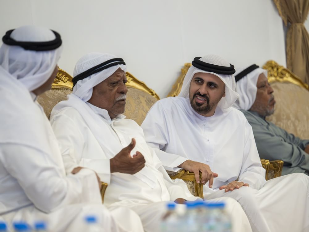 ذياب بن محمد بن زايد يقدِّم واجب العزاء في شهيد الوطن والواجب عيسى غلوم البلوشي