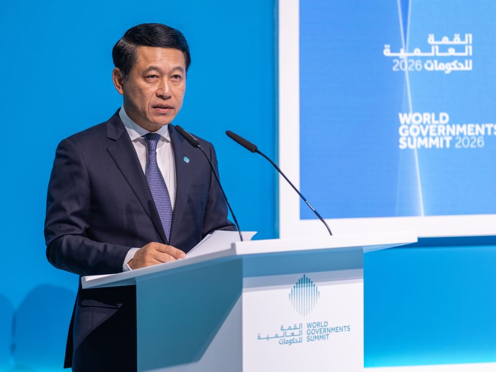 قيادات حكومية وأممية: التفوق سيكون حليفاً للدول التي تدمج مواردها الطبيعية بالذكاء الاصطناعي والبنى المستدامة