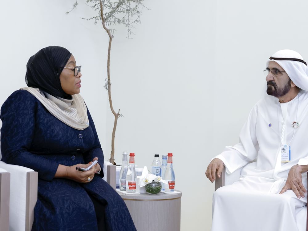 محمد بن راشد يلتقي رئيسة جمهورية تنزانيا المتحدة ويؤكد أهمية توسيع الشراكات بين حكومات العالم لدعم جهود التنمية