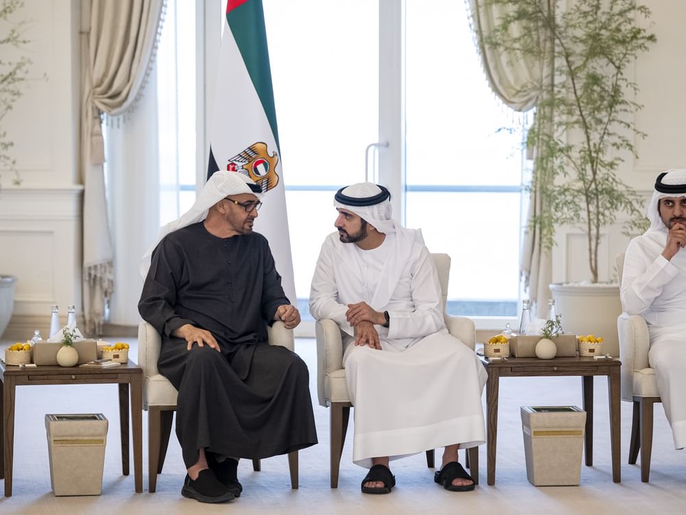 El presidente de Emiratos recibe al príncipe heredero de Dubái y al primer vicegobernante del emirato