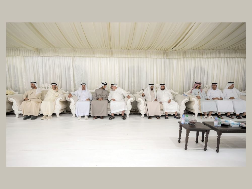 راشد بن حميد يقدم واجب العزاء في وفاة الشيخ خالد بن سعود بن خالد القاسمي