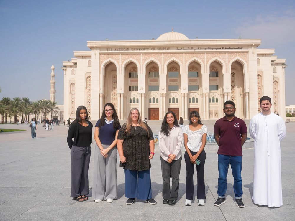 رحلة علمية تجمع خبراء "هيئة البيئة" وطلبة "أمريكية الشارقة" على متن "جيوَن"