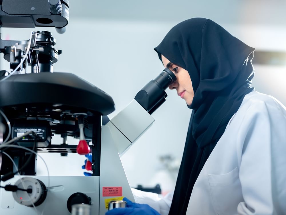 أطباء : الاستثمار في القطاع الصحي يدعم تأهيل الكفاءات الطبية في الدولة
