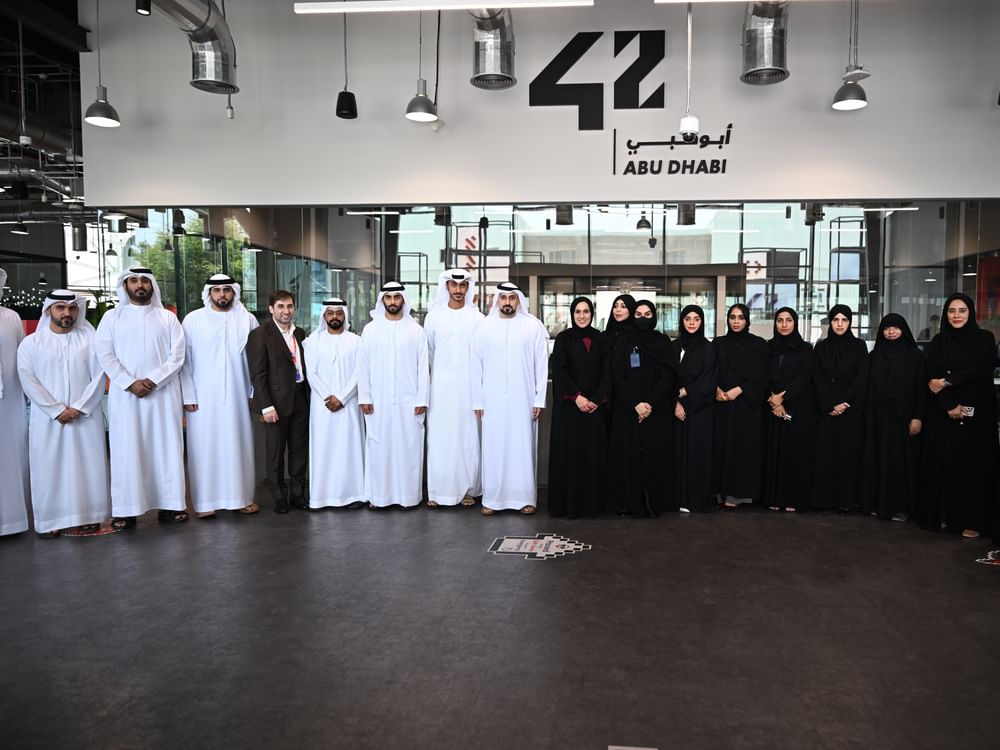 شرطة أبوظبي و"أبوظبي 42" تبحثان تعزيز الشراكة في مشاريع الجاهزية للمستقبل