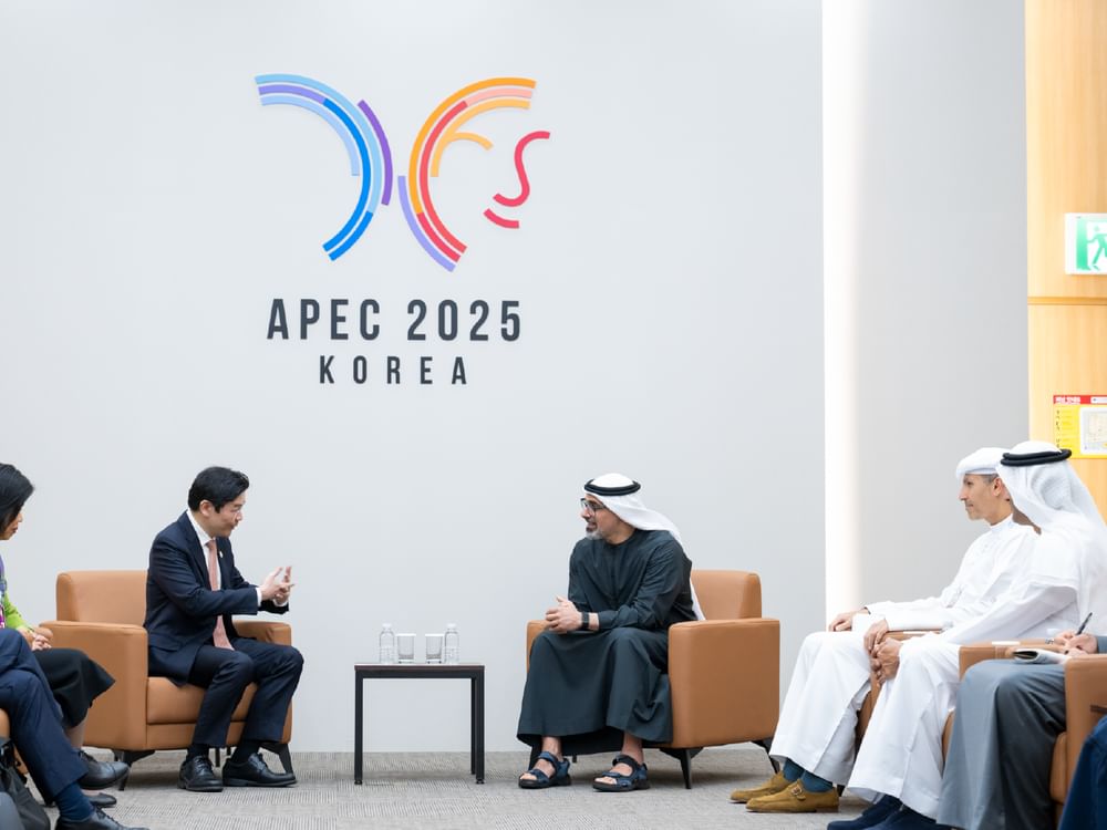 Crown Prince of Abu Dhabi meets Prime Minister of Singapore